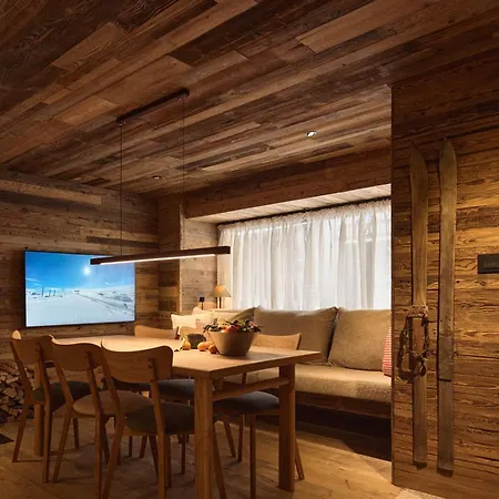 Alpine Woodhouse 아파트