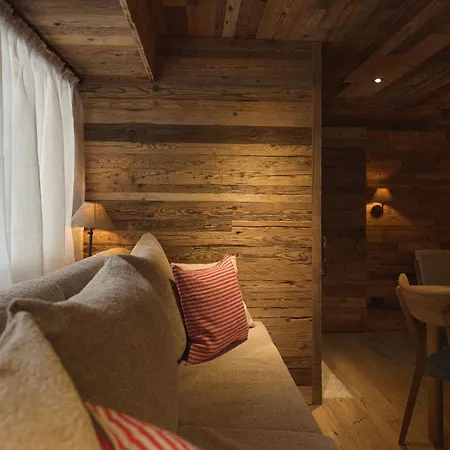 Alpine Woodhouse * 발토우르넨체