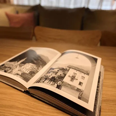 Alpine Woodhouse 발토우르넨체