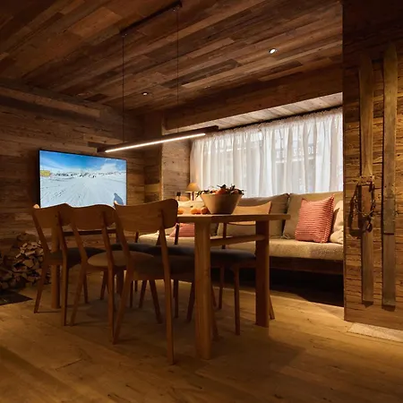 Alpine Woodhouse Apartament